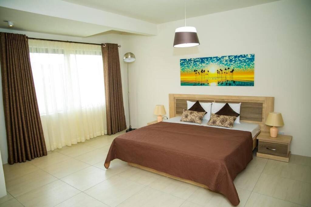 Entire Luxury 3 Bedroom Condo For Rent - Flic-En-Flac - Close To Beach Exterior photo