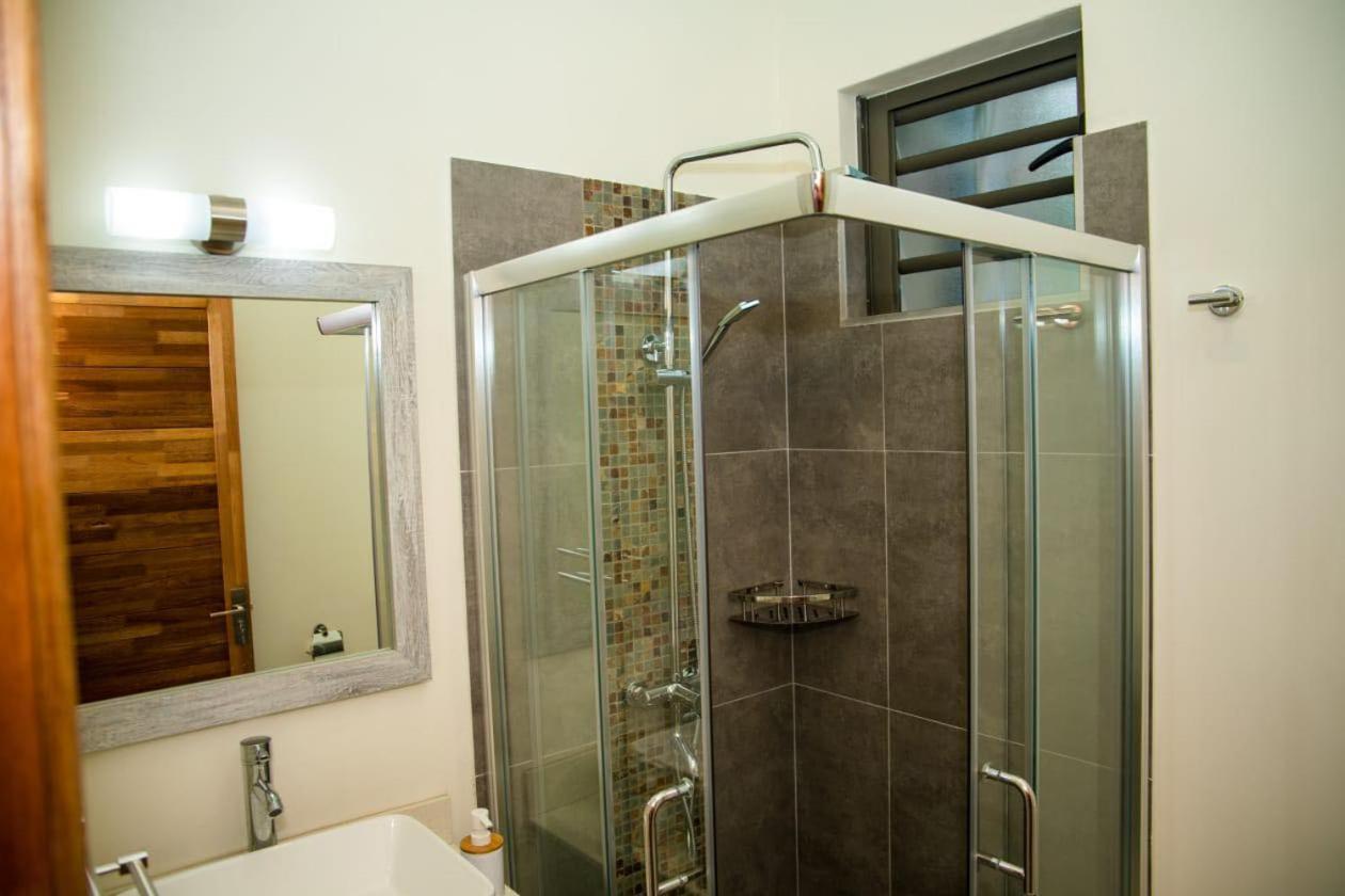 Entire Luxury 3 Bedroom Condo For Rent - Flic-En-Flac - Close To Beach Exterior photo