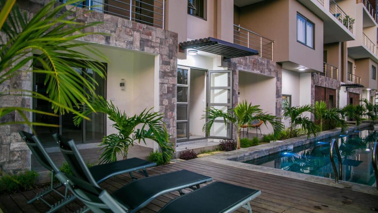 Entire Luxury 3 Bedroom Condo For Rent - Flic-En-Flac - Close To Beach Exterior photo