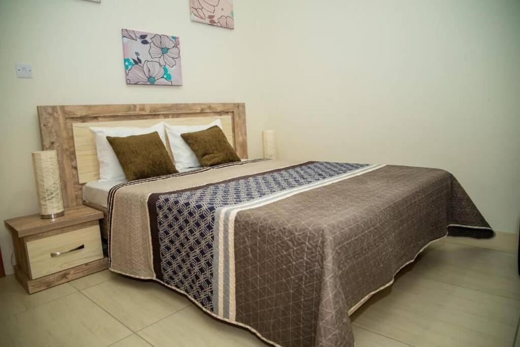 Entire Luxury 3 Bedroom Condo For Rent - Flic-En-Flac - Close To Beach Exterior photo