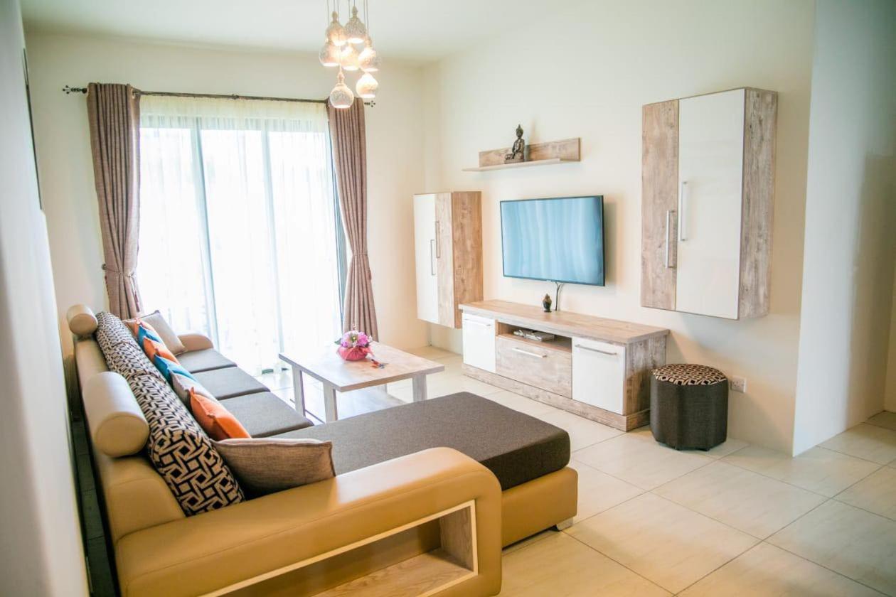 Entire Luxury 3 Bedroom Condo For Rent - Flic-En-Flac - Close To Beach Exterior photo